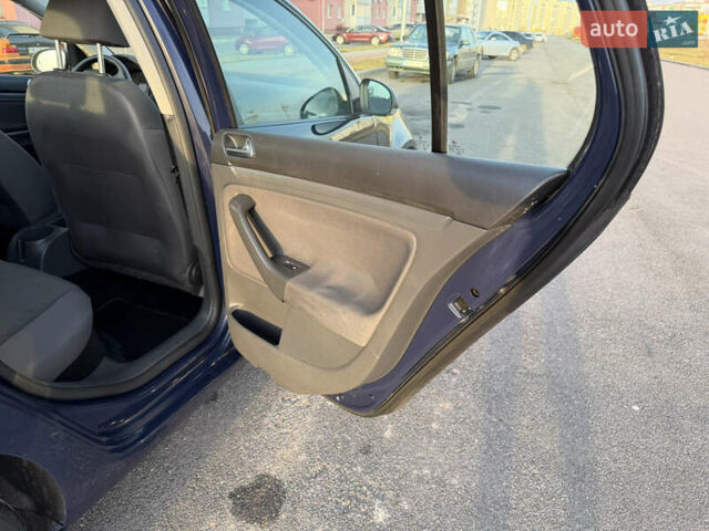 Синій Фольксваген Гольф, об'ємом двигуна 1.6 л та пробігом 215 тис. км за 8199 $, фото 43 на Automoto.ua