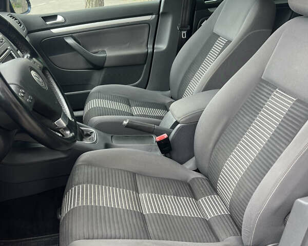 Синий Фольксваген Гольф, объемом двигателя 1.6 л и пробегом 237 тыс. км за 6700 $, фото 13 на Automoto.ua