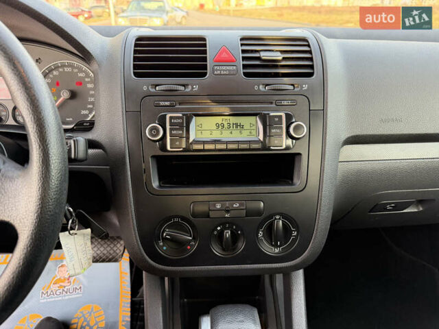 Синій Фольксваген Гольф, об'ємом двигуна 1.6 л та пробігом 215 тис. км за 8199 $, фото 40 на Automoto.ua