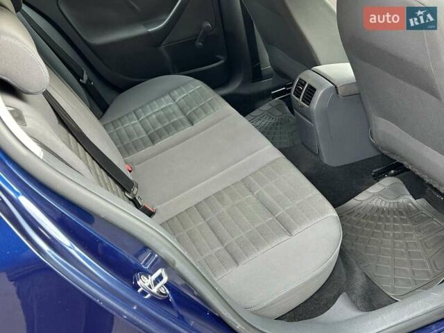 Синий Фольксваген Гольф, объемом двигателя 1.6 л и пробегом 231 тыс. км за 5700 $, фото 24 на Automoto.ua