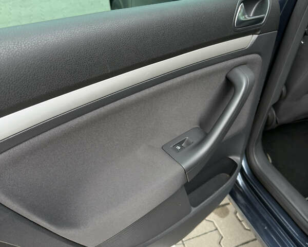 Синий Фольксваген Гольф, объемом двигателя 1.6 л и пробегом 205 тыс. км за 6300 $, фото 12 на Automoto.ua