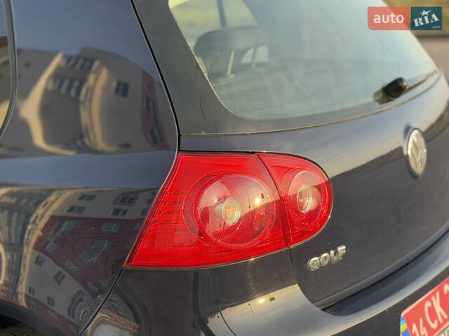 Синій Фольксваген Гольф, об'ємом двигуна 1.6 л та пробігом 215 тис. км за 8199 $, фото 12 на Automoto.ua