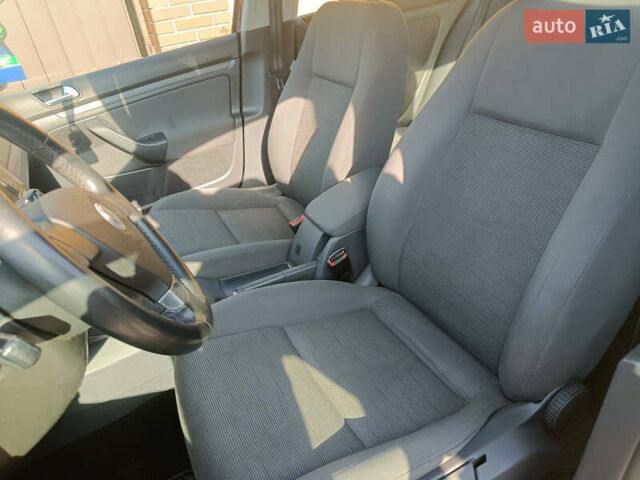 Фольксваген Гольф 2008 в Александрие на Automoto.ua Синий Фольксваген Гольф, объемом двигателя 0 л и пробегом 210 тыс. км за 6350 $, фото 6 на Automoto.ua