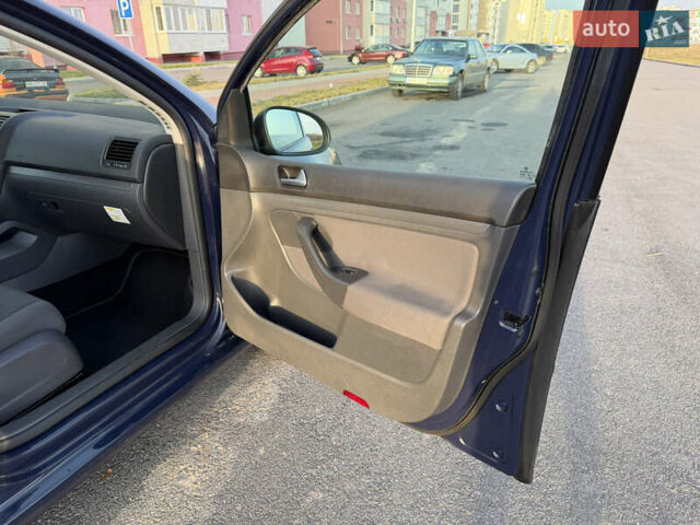 Синій Фольксваген Гольф, об'ємом двигуна 1.6 л та пробігом 215 тис. км за 8199 $, фото 48 на Automoto.ua