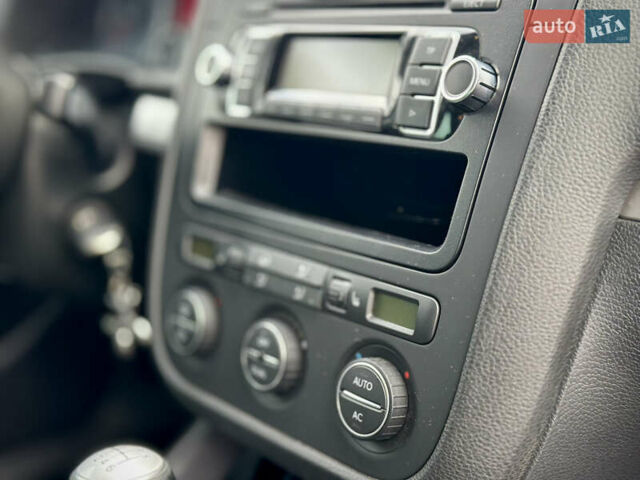 Синій Фольксваген Гольф, об'ємом двигуна 1.39 л та пробігом 140 тис. км за 5950 $, фото 4 на Automoto.ua