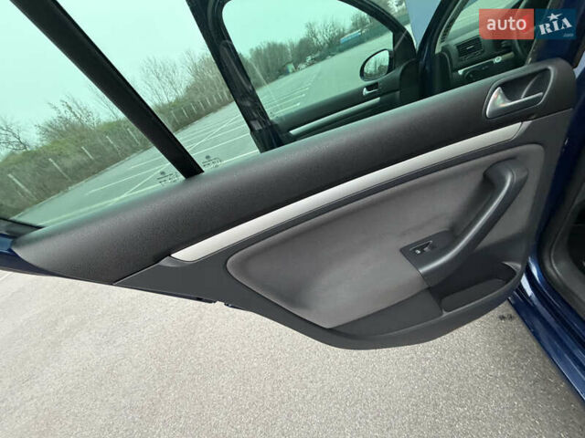 Синій Фольксваген Гольф, об'ємом двигуна 1.6 л та пробігом 174 тис. км за 7200 $, фото 27 на Automoto.ua