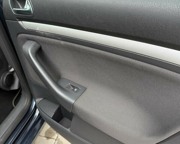 Синий Фольксваген Гольф, объемом двигателя 1.6 л и пробегом 205 тыс. км за 6300 $, фото 7 на Automoto.ua