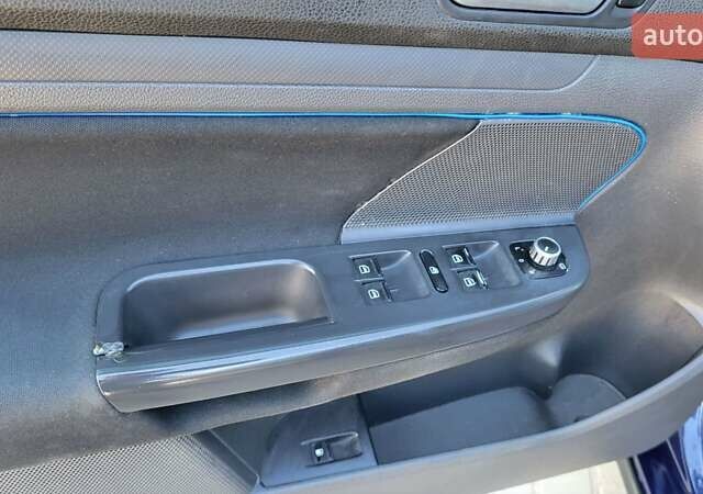 Синій Фольксваген Гольф, об'ємом двигуна 1.6 л та пробігом 330 тис. км за 6900 $, фото 17 на Automoto.ua