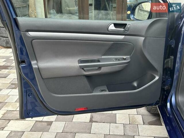 Синий Фольксваген Гольф, объемом двигателя 1.6 л и пробегом 231 тыс. км за 5700 $, фото 21 на Automoto.ua