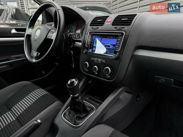 Синій Фольксваген Гольф, об'ємом двигуна 1.6 л та пробігом 200 тис. км за 6999 $, фото 38 на Automoto.ua