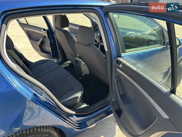 Синій Фольксваген Гольф, об'ємом двигуна 1.6 л та пробігом 231 тис. км за 5900 $, фото 16 на Automoto.ua