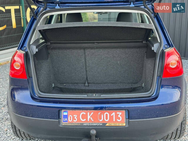 Синий Фольксваген Гольф, объемом двигателя 1.6 л и пробегом 197 тыс. км за 5777 $, фото 26 на Automoto.ua