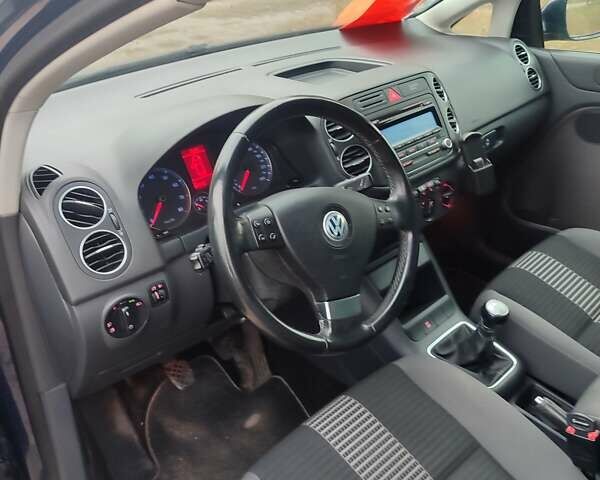 Синий Фольксваген Гольф, объемом двигателя 1.6 л и пробегом 219 тыс. км за 6800 $, фото 3 на Automoto.ua