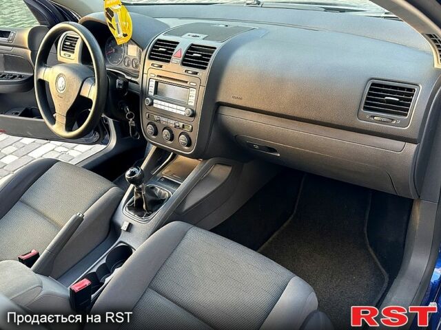 Синій Фольксваген Гольф, об'ємом двигуна 1.6 л та пробігом 217 тис. км за 5400 $, фото 5 на Automoto.ua