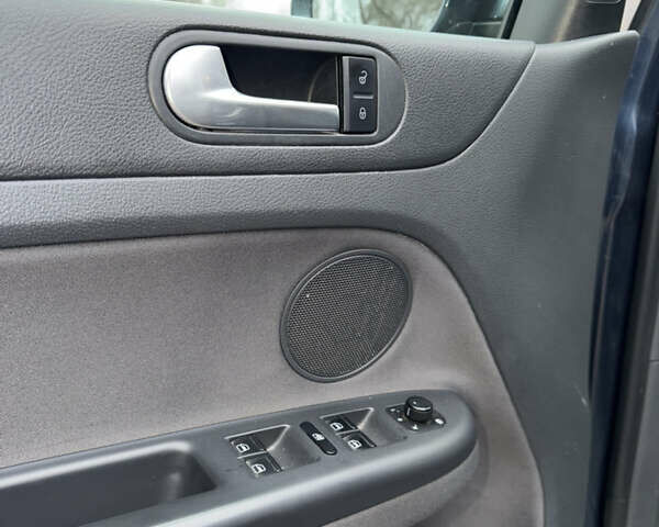 Синій Фольксваген Гольф, об'ємом двигуна 1.9 л та пробігом 361 тис. км за 6700 $, фото 9 на Automoto.ua