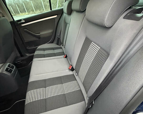 Синій Фольксваген Гольф, об'ємом двигуна 1.6 л та пробігом 174 тис. км за 7200 $, фото 28 на Automoto.ua