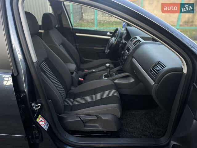 Синий Фольксваген Гольф, объемом двигателя 1.4 л и пробегом 228 тыс. км за 5499 $, фото 52 на Automoto.ua