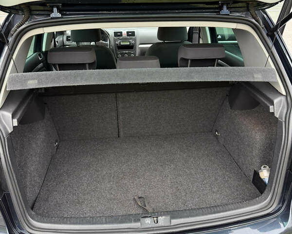 Синий Фольксваген Гольф, объемом двигателя 1.6 л и пробегом 205 тыс. км за 6300 $, фото 10 на Automoto.ua