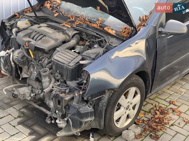 Синий Фольксваген Гольф, объемом двигателя 1.6 л и пробегом 200 тыс. км за 3000 $, фото 1 на Automoto.ua