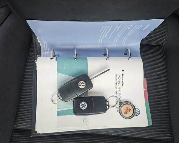 Синій Фольксваген Гольф, об'ємом двигуна 1.39 л та пробігом 226 тис. км за 4800 $, фото 46 на Automoto.ua