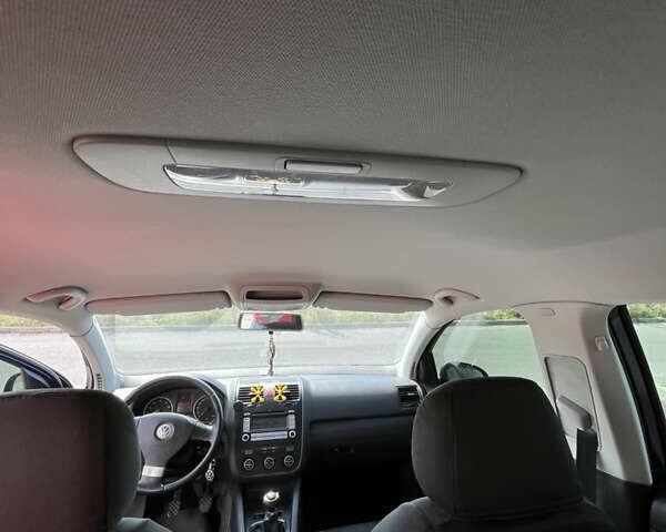 Синий Фольксваген Гольф, объемом двигателя 1.6 л и пробегом 288 тыс. км за 5700 $, фото 9 на Automoto.ua