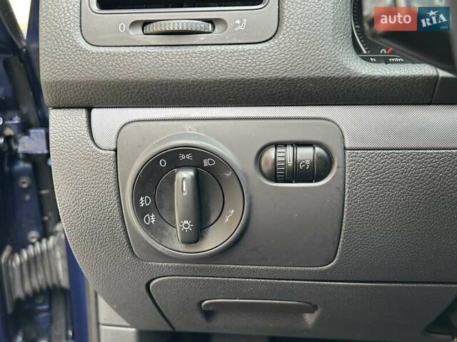 Синий Фольксваген Гольф, объемом двигателя 1.6 л и пробегом 231 тыс. км за 5700 $, фото 33 на Automoto.ua