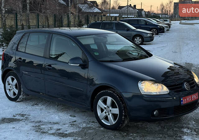 Синий Фольксваген Гольф, объемом двигателя 1.4 л и пробегом 251 тыс. км за 5899 $, фото 2 на Automoto.ua