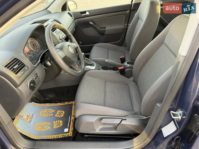 Синій Фольксваген Гольф, об'ємом двигуна 1.6 л та пробігом 215 тис. км за 8199 $, фото 33 на Automoto.ua