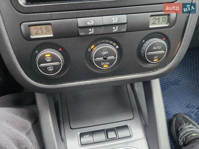 Синій Фольксваген Гольф, об'ємом двигуна 1.39 л та пробігом 226 тис. км за 4800 $, фото 47 на Automoto.ua