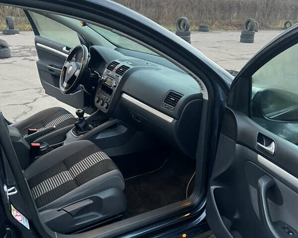 Синий Фольксваген Гольф, объемом двигателя 1.6 л и пробегом 241 тыс. км за 5850 $, фото 27 на Automoto.ua