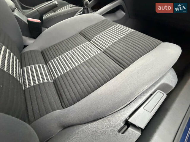 Синій Фольксваген Гольф, об'ємом двигуна 1.6 л та пробігом 174 тис. км за 7200 $, фото 36 на Automoto.ua