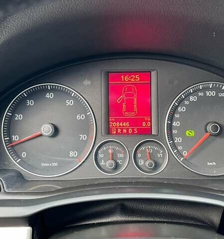 Синий Фольксваген Гольф, объемом двигателя 1.6 л и пробегом 208 тыс. км за 7700 $, фото 14 на Automoto.ua