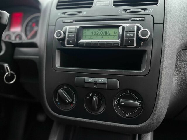 Синій Фольксваген Гольф, об'ємом двигуна 1.4 л та пробігом 193 тис. км за 6455 $, фото 13 на Automoto.ua