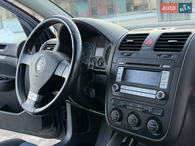 Синий Фольксваген Гольф, объемом двигателя 1.6 л и пробегом 203 тыс. км за 6650 $, фото 42 на Automoto.ua