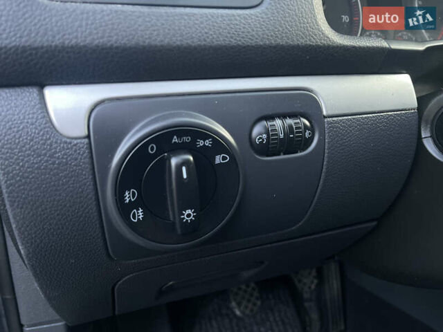 Синий Фольксваген Гольф, объемом двигателя 1.4 л и пробегом 228 тыс. км за 5499 $, фото 43 на Automoto.ua