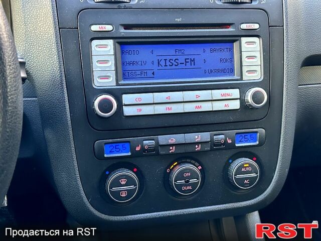 Синій Фольксваген Гольф, об'ємом двигуна 1.6 л та пробігом 217 тис. км за 5400 $, фото 6 на Automoto.ua