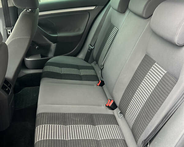 Синий Фольксваген Гольф, объемом двигателя 1.6 л и пробегом 237 тыс. км за 6700 $, фото 15 на Automoto.ua