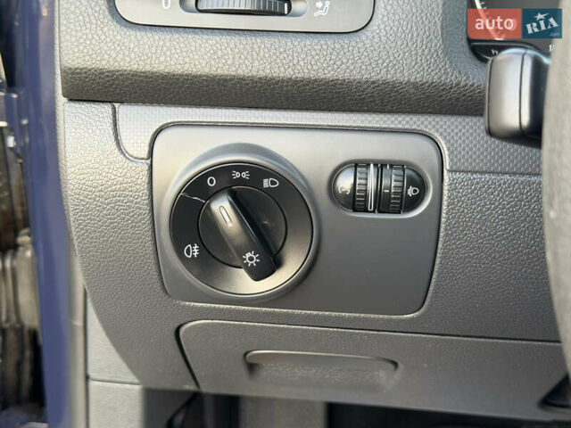 Синій Фольксваген Гольф, об'ємом двигуна 1.6 л та пробігом 215 тис. км за 8199 $, фото 35 на Automoto.ua