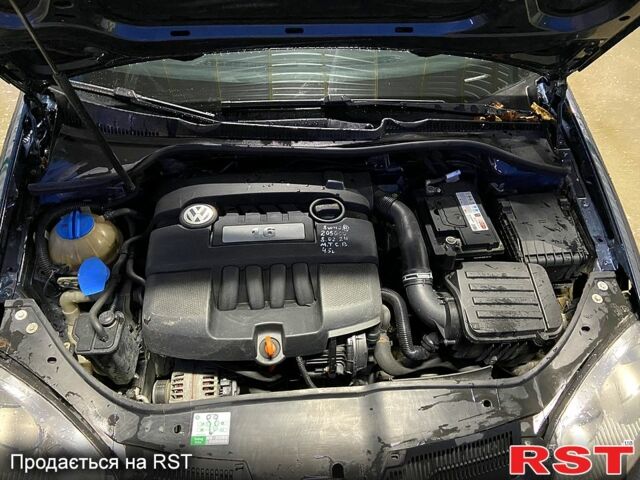 Синий Фольксваген Гольф, объемом двигателя 1.6 л и пробегом 210 тыс. км за 6000 $, фото 5 на Automoto.ua