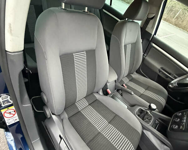 Синій Фольксваген Гольф, об'ємом двигуна 1.6 л та пробігом 174 тис. км за 7200 $, фото 35 на Automoto.ua