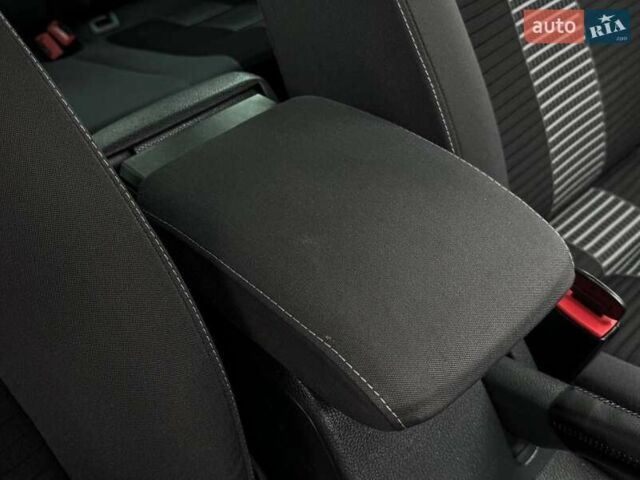 Синій Фольксваген Гольф, об'ємом двигуна 1.6 л та пробігом 200 тис. км за 6999 $, фото 39 на Automoto.ua