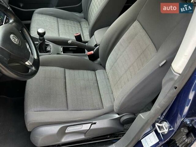 Синий Фольксваген Гольф, объемом двигателя 1.6 л и пробегом 231 тыс. км за 5700 $, фото 20 на Automoto.ua