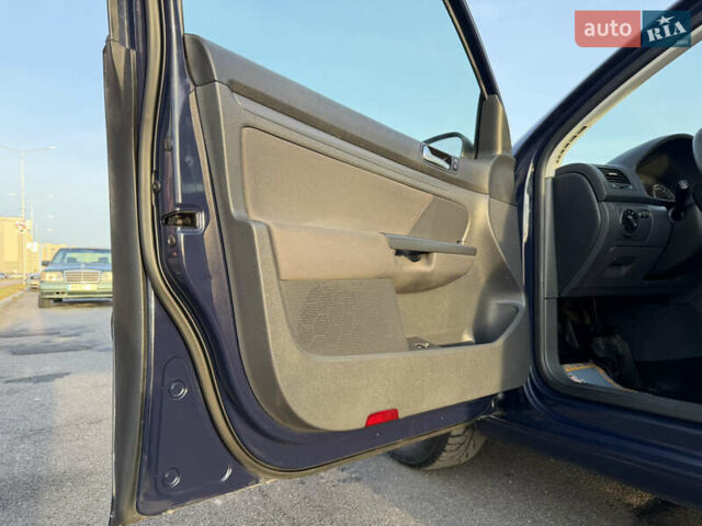 Синій Фольксваген Гольф, об'ємом двигуна 1.6 л та пробігом 215 тис. км за 8199 $, фото 10 на Automoto.ua