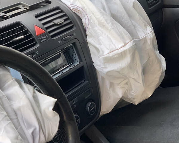 Синий Фольксваген Гольф, объемом двигателя 1.6 л и пробегом 200 тыс. км за 3000 $, фото 5 на Automoto.ua