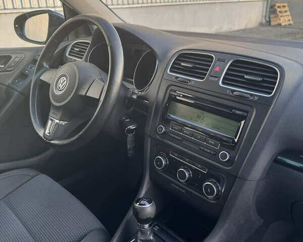 Синий Фольксваген Гольф, объемом двигателя 1.4 л и пробегом 219 тыс. км за 7100 $, фото 24 на Automoto.ua