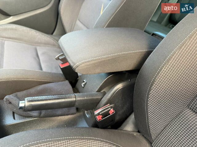 Синий Фольксваген Гольф, объемом двигателя 1.39 л и пробегом 208 тыс. км за 7500 $, фото 11 на Automoto.ua