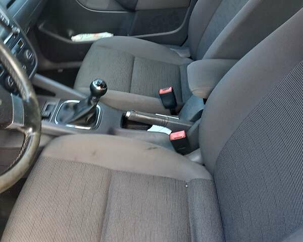 Синий Фольксваген Гольф, объемом двигателя 1.6 л и пробегом 223 тыс. км за 6000 $, фото 6 на Automoto.ua