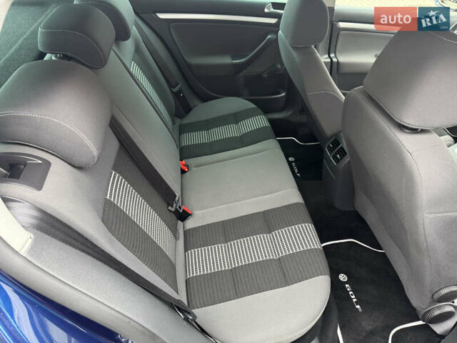 Синий Фольксваген Гольф, объемом двигателя 1.4 л и пробегом 233 тыс. км за 7299 $, фото 45 на Automoto.ua