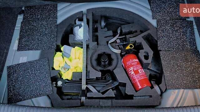 Синій Фольксваген Гольф, об'ємом двигуна 1.6 л та пробігом 226 тис. км за 8200 $, фото 18 на Automoto.ua