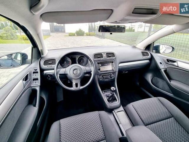 Синий Фольксваген Гольф, объемом двигателя 1.39 л и пробегом 84 тыс. км за 9500 $, фото 79 на Automoto.ua